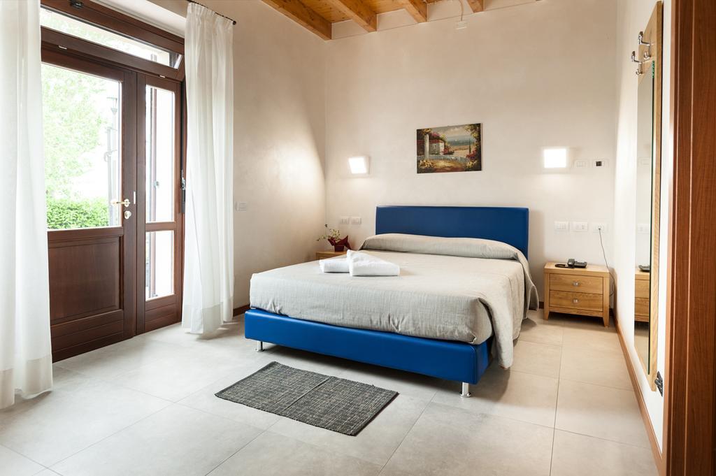 Agriturismo B&B Corte Tonolli Valeggio sul Mincio Habitación foto